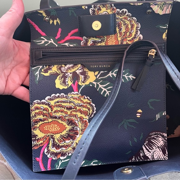 Tory Burch Kensington Square Tote - Picture 5 of 8